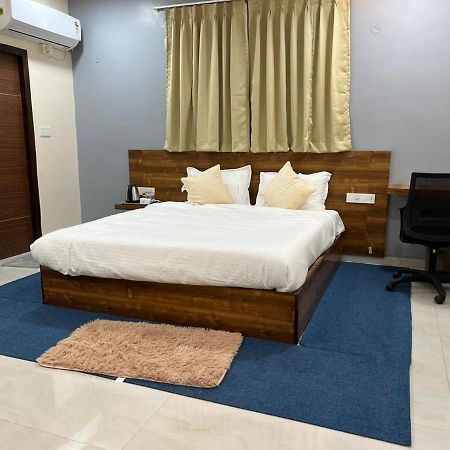 Beach Town Hotel 维沙卡帕特南 外观 照片