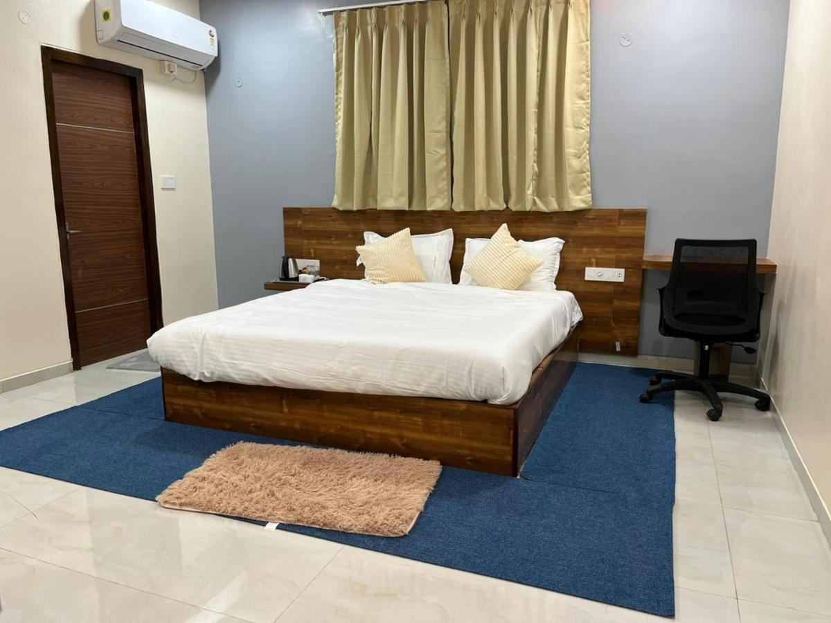 Beach Town Hotel 维沙卡帕特南 外观 照片