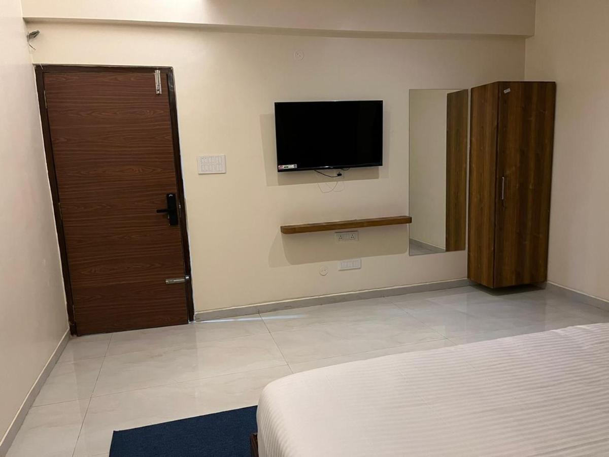Beach Town Hotel 维沙卡帕特南 外观 照片